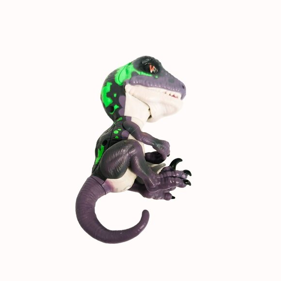 Fingerlings Interactive Untamed Raptor Razor Purple & Green Dinosaur Toy - Picture 1 of 3